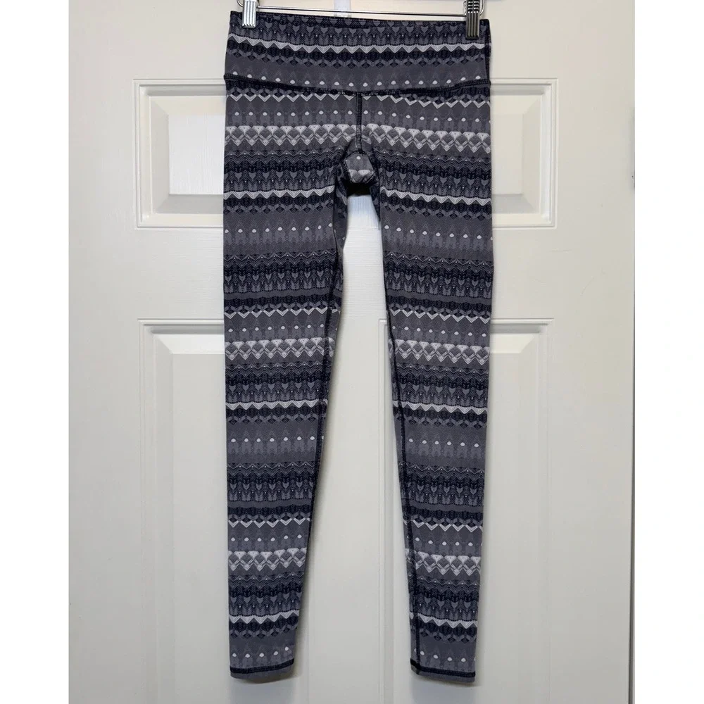 Alo Yoga Women's Airbrush Leggings XS Arctic Illusion Tribal Print Gray Black